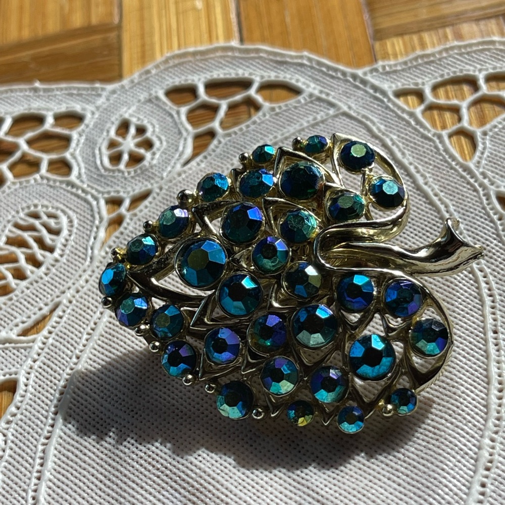 Beautiful vintage sparkly aurora borealis brooch with adjustable pin back - Picture 8 of 9